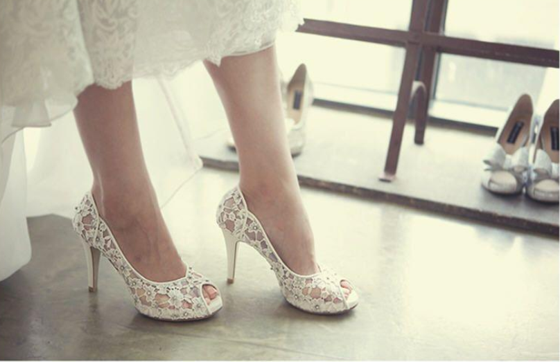 The Pros and Cons of Wearing Heels on Your Wedding Day