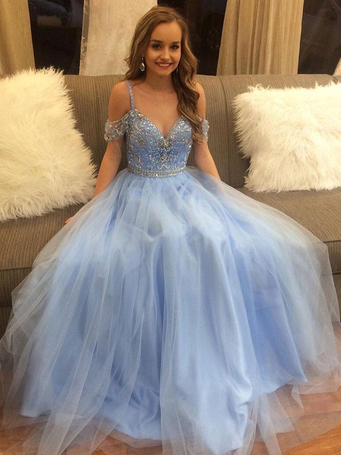 The secrets behind Lily James's blue ball gown in Cinderella | Vogue France