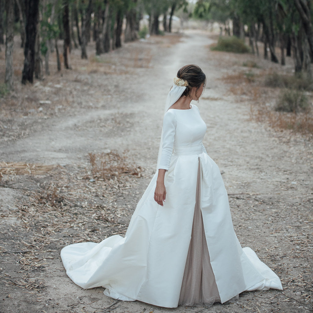 MINNIE | A-line wedding dress with V-neck | San Patrick